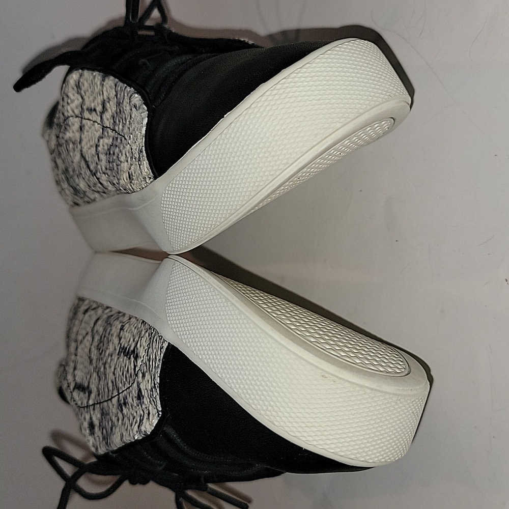 COLE HAAN WOMEN'S GRANSPRO SPECTATOR SNEAKERS - Picture 11 of 15